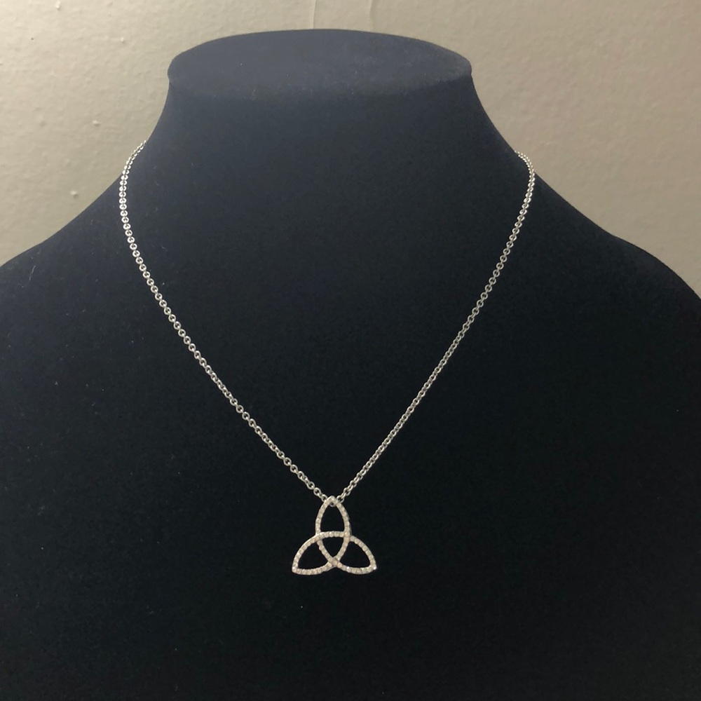 Pendant necklace